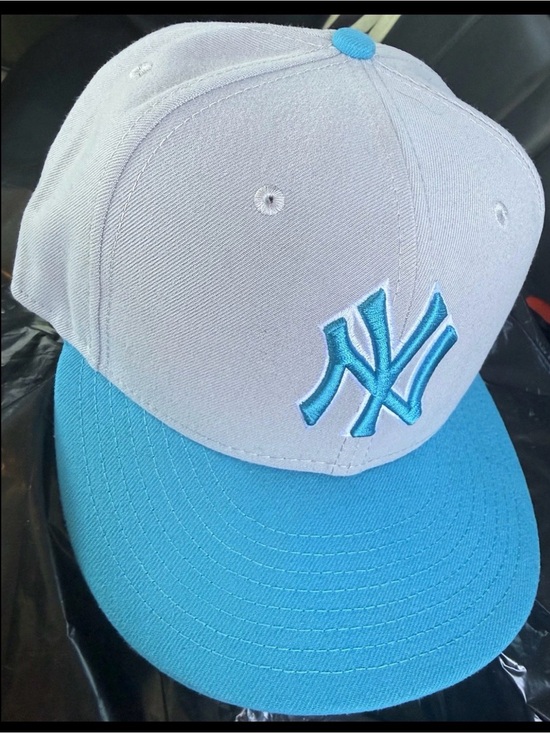 New Era Other - New Era 59FIFTY New York Yankees MLB Cap in size 7 3/8 NEW WO TAGS